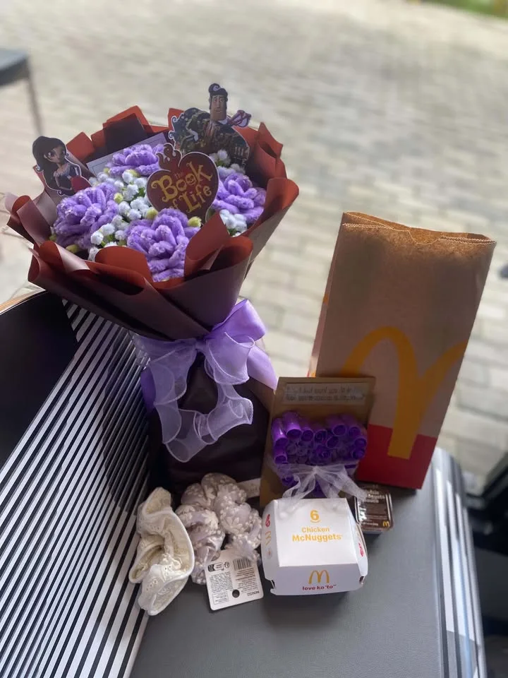 4pcs rose blooms with baby's breaths